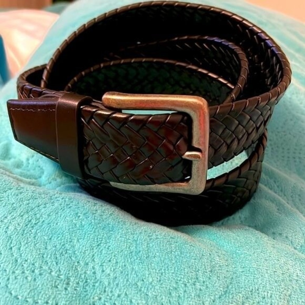 Wrangler brand, black bonded, leather men's size 44 belt Silvertone buckle